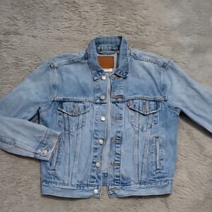 Levi's 100% cotton classic women's denim jacket size medium